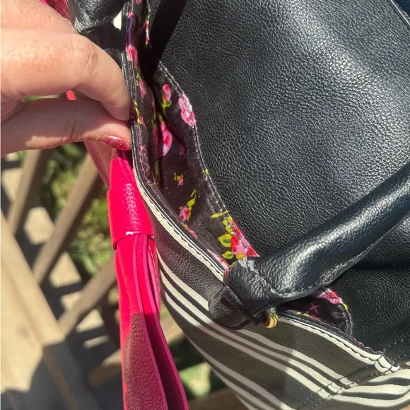 Betsey Johnson Black and White Satchel with Striking Design - Picture 4 of 11